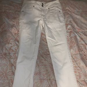 White Crop American eagle jeans